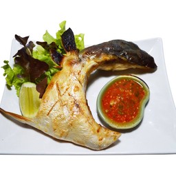 แก้มปลาบุรีย่างเกลือ