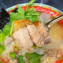 ข้าวต้มเครื่อง หมูกรอบ+หมูสับ+สาหร่าย