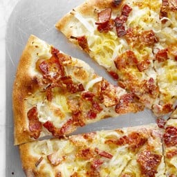 Pizza Wagyu Beef Bacon Asian Grill 和牛のグリル วากิวเบคอน