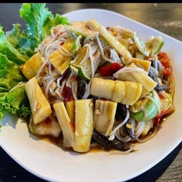 ตำหนมจีนหน่อไม้