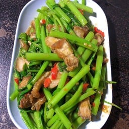 ผักบุ้งหมูกรอบ(กับข้าว)