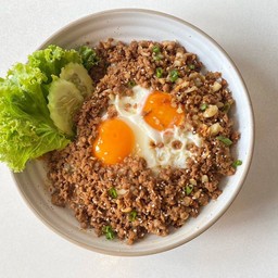 ข้าวหน้าหมูสับผัดซีอิ๊วไข่ดาว