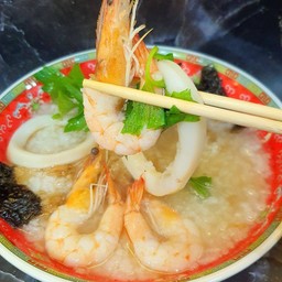 ข้าวต้มเครื่อง กุ้ง+หมึก+สาหร่าย