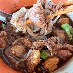 ก๋วยเตี๋ยวเรือ ป.ประทีป โพธิ์แจ้ ร้านพี่โต้ง