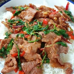 กะเพราหมูนุ่มเครื่องเทศ