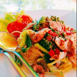 สปาเก็ตตี้กะเพราหมูชิ้น