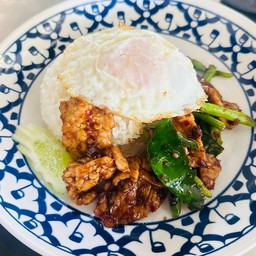 ข้าวพริกแกงหมูชิ้น