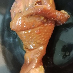 น่องไก่ตุ๋น