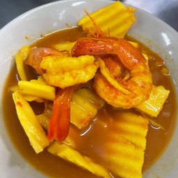 แกงส้มกุ้งยอดมะพร้าวอ่อน