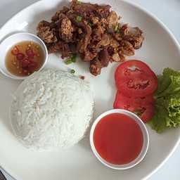 ข้าวหมูทอดกระเทียม