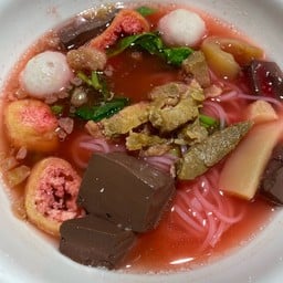 นายอ้วนเย็นตาโฟบะเต็ง ศูยน์อาหารโรงพยาบาลกรุงเทพ