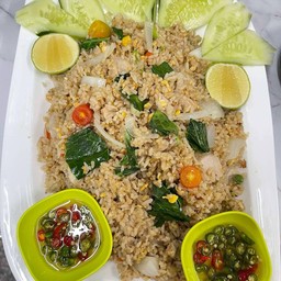 ข้าวผัดหมูกรอบ