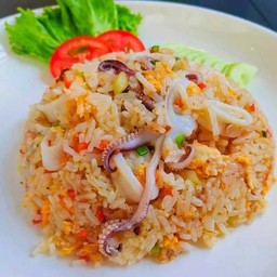 ข้าวผัดปลาหมึก