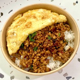 ข้าวราดกะเพราหมูสับ + ไข่เจียว