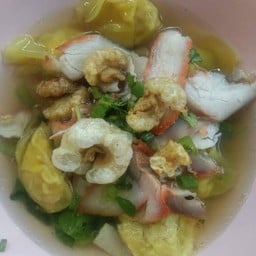 เกี๊ยวหมูแดง