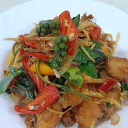 ผัดฉ่าปลานิลทอด