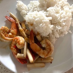 ไหลบัวผัดใส่กุ้งราดข้าว