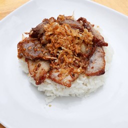 ข้าวสามชั้นทอดกระเทียม