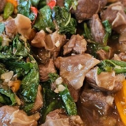 กระเพราหมูตุ๋น