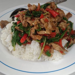 ข้าวกระเพราหมูชิ้น