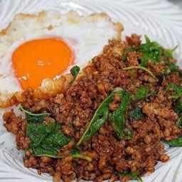 กะเพราหมูสับ+ไข่ดาว