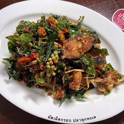 ผัดเผ็ดกรอบ ปลาดุกทะเล