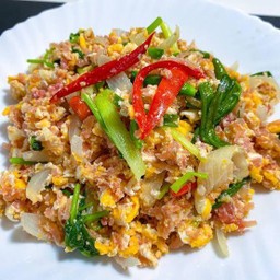 แหนมผัดไข่ราดข้าว