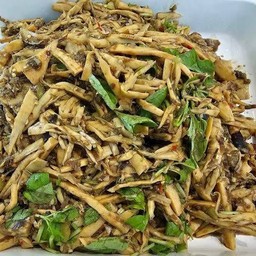 ยำหน่อไม้ใส่น้ำปู