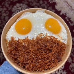 ข้าวเนื้อฝอย + ไข่ดาว 2 ฟอง