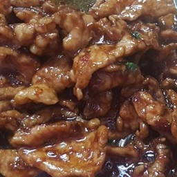 หมูชิ้นผัดน้ำมันหอยราดข้าว