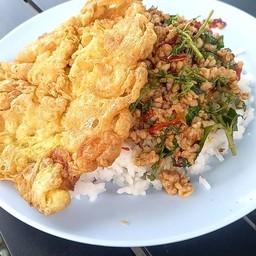 ข้าวกะเพราเนื้อ