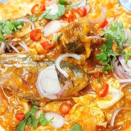 ข้าวไข่ข้นปลากระป๋องทรงเครื่อง