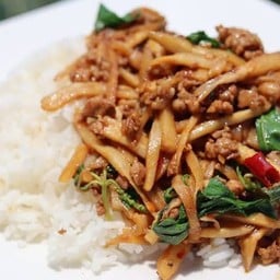 ก๋วยเตี๋ยวไก่ตุ๋นมะระ (หนองจอก) หนองจอก