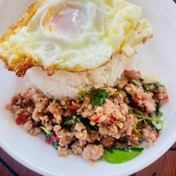 ข้าวคิดไรไม่ออก บอกกะเพรา