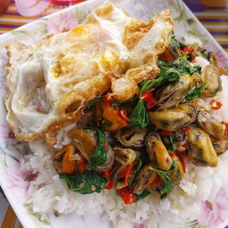 ข้าวผัดหอยแมงภู่