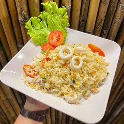 ข้าวผัดปลาหมึก