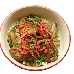 ข้าวหน้าหมูต้มซีอิ๊วย่าง