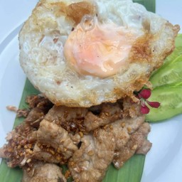 ข้าวหมูกระเทียม