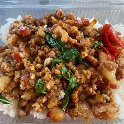 ผัดกระเพราหมูสับ (ทางร้านใส่แต่ใบกระเพรา)