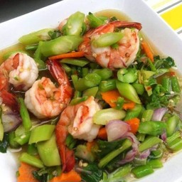 ยำคะน้ากุ้งสด