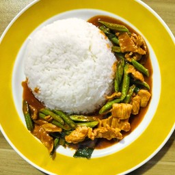 ผัดพริกแกงหมู