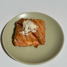 ครัวซองต์แฮมชีส