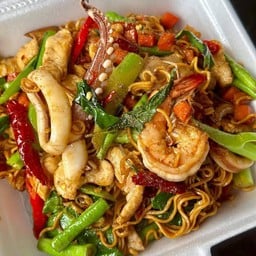 มาม่าผัดขี้เมาทะเล