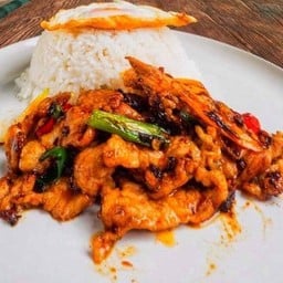 ข้าวราดผัดพริกแกงเนื้อ