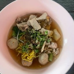 ครัวปุ้มปุ้ย อาหารตามสั่ง&ก๋วยเตี๋ยว