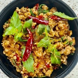 กะเพราหมูสับวุ้นเส้น ราดข้าว