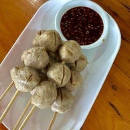 ลูกชิ้นเนื้อปิ้ง 5 ไม้