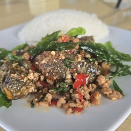 ข้าวกะเพราไข่เยี่ยวม้า+หมูสับ