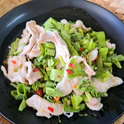 ยำหมูคะน้า