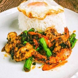 ข้าวราดผัดพริกแกงกุ้ง